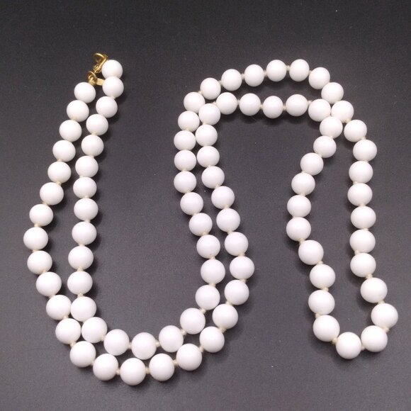 Vintage Milk Glass Beads Necklace C Clasp - Picture 1 of 5